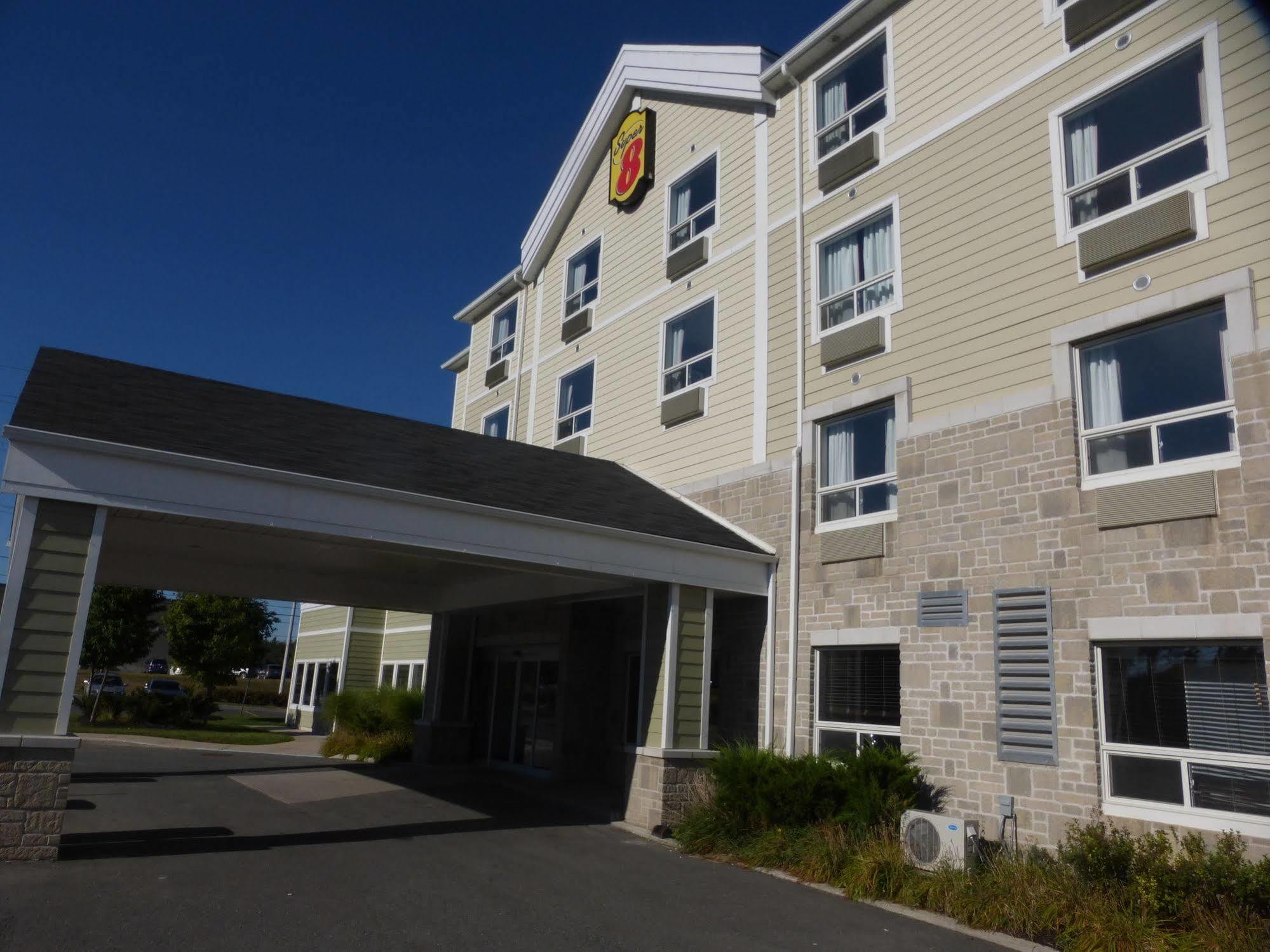 Super 8 By Wyndham Peterborough Hotel Exterior foto