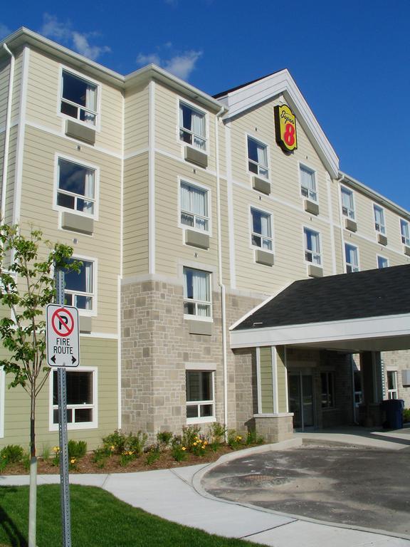 Super 8 By Wyndham Peterborough Hotel Exterior foto